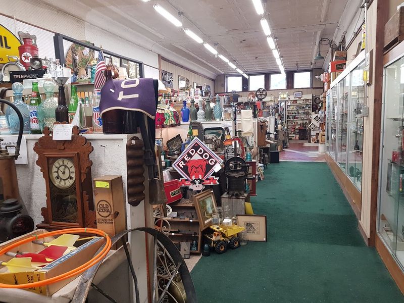 Vintage Finds Around Nearly Every Corner