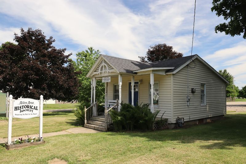 The Small-Town Michigan Detour That Antique Fans Love