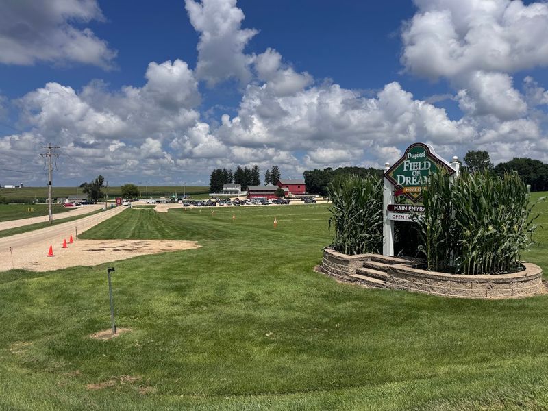 A Dyersville Stop That Feels Part Landmark, Part Daydream