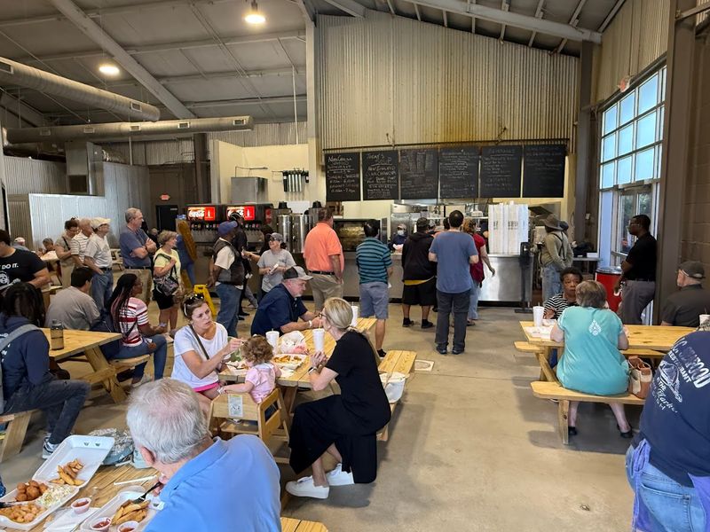 The North Carolina Stop That Makes Fried Seafood Hard To Resist