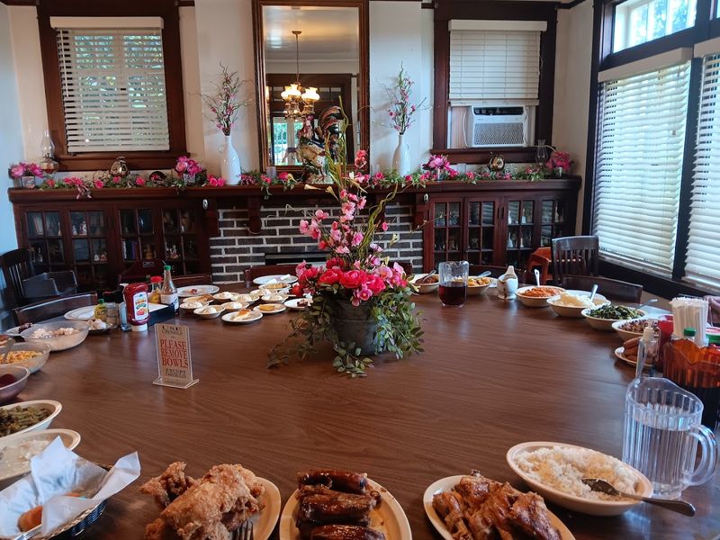 A Setup That Makes Passing Plates Part Of The Experience