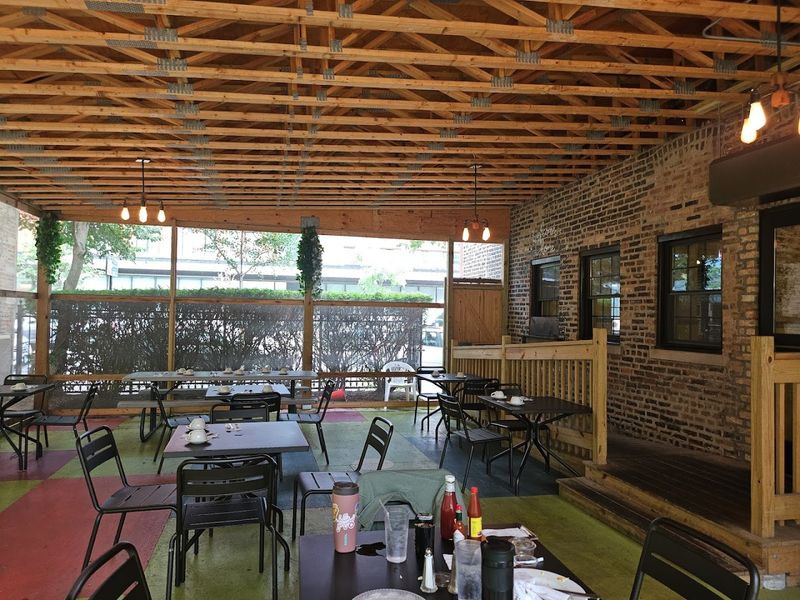 A Cozy Chicago Spot With Real Morning Pull