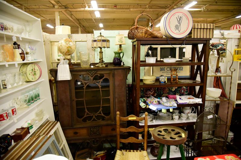 Antique Furniture And Décor With Serious Variety