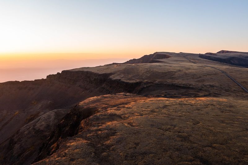 The East Rim Overlook: A Mile-High Drop to the Desert