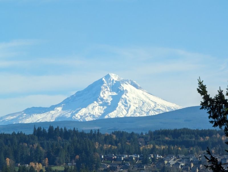 Views of Mount Hood and the Surrounding Peaks