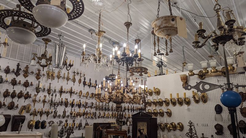 A Perfectly Located Starting Point for a Full Day Around Indianapolis