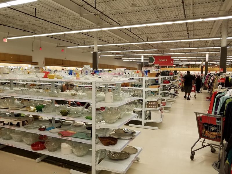 Housewares Rows Where Kitchen Stuff Shows Up In Waves