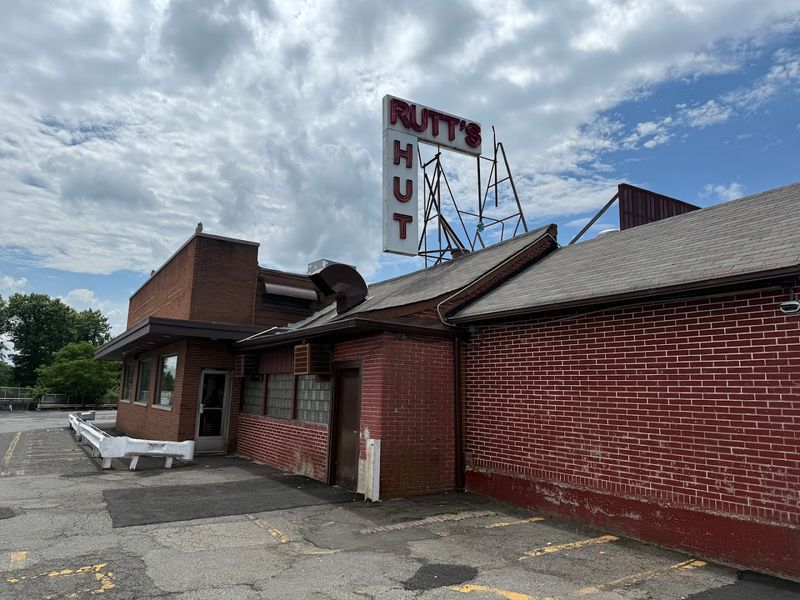 Rutt's Hut, Clifton