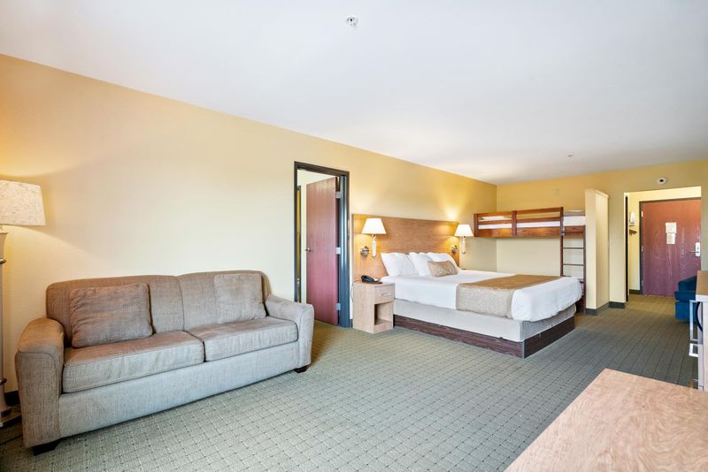 On-Site Dining That Keeps The Family Fed Without Leaving The Resort