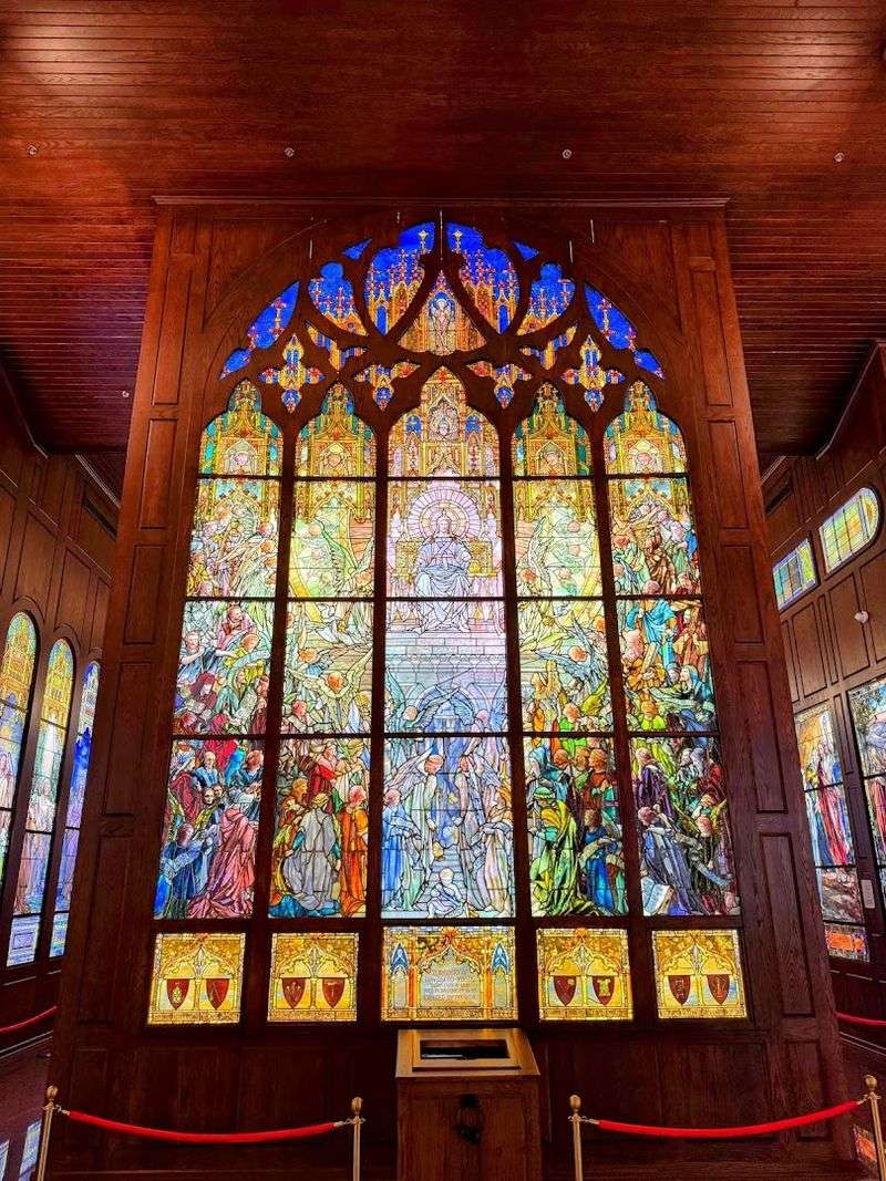 This Unique Texas Museum Lets You Wander Through Hundreds Of Stained ...