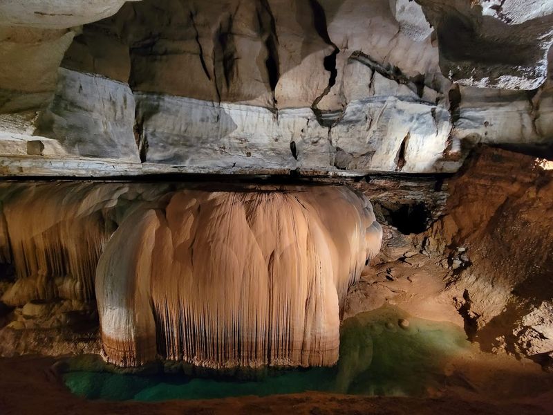 Blanchard Springs Caverns
