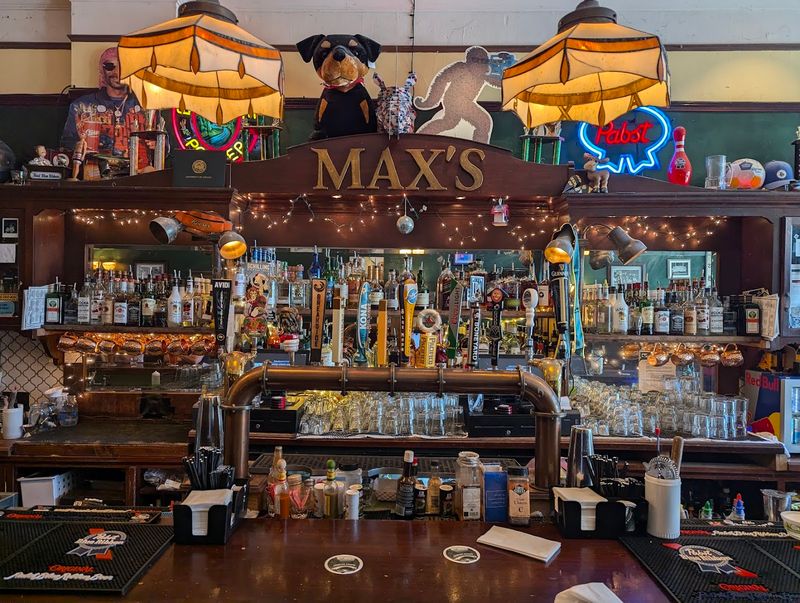 Max's Tavern in Eugene: The Real Moe's Tavern