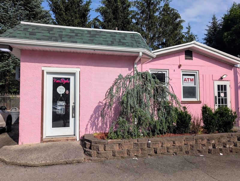 The Pink Cottage That Became a Neighborhood Landmark