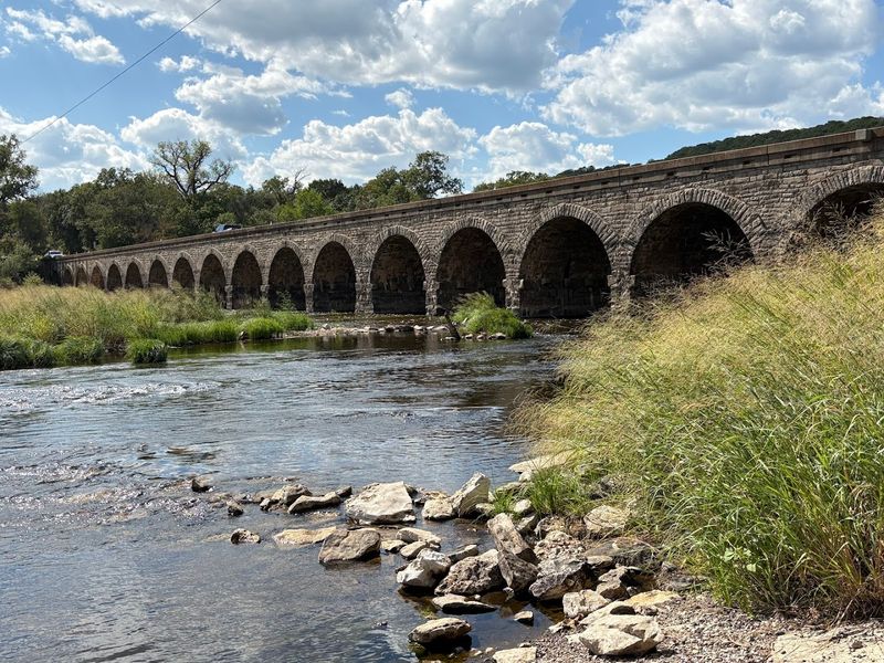 18 Arches That Refuse to Quit