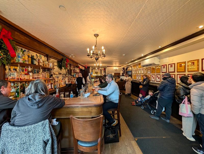 The Old-School Dining Room Shapes The Mood