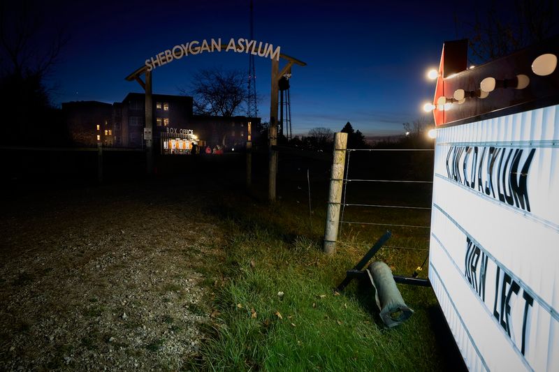 The Fox Valley Ghost Hunters Leading Paranormal Tours