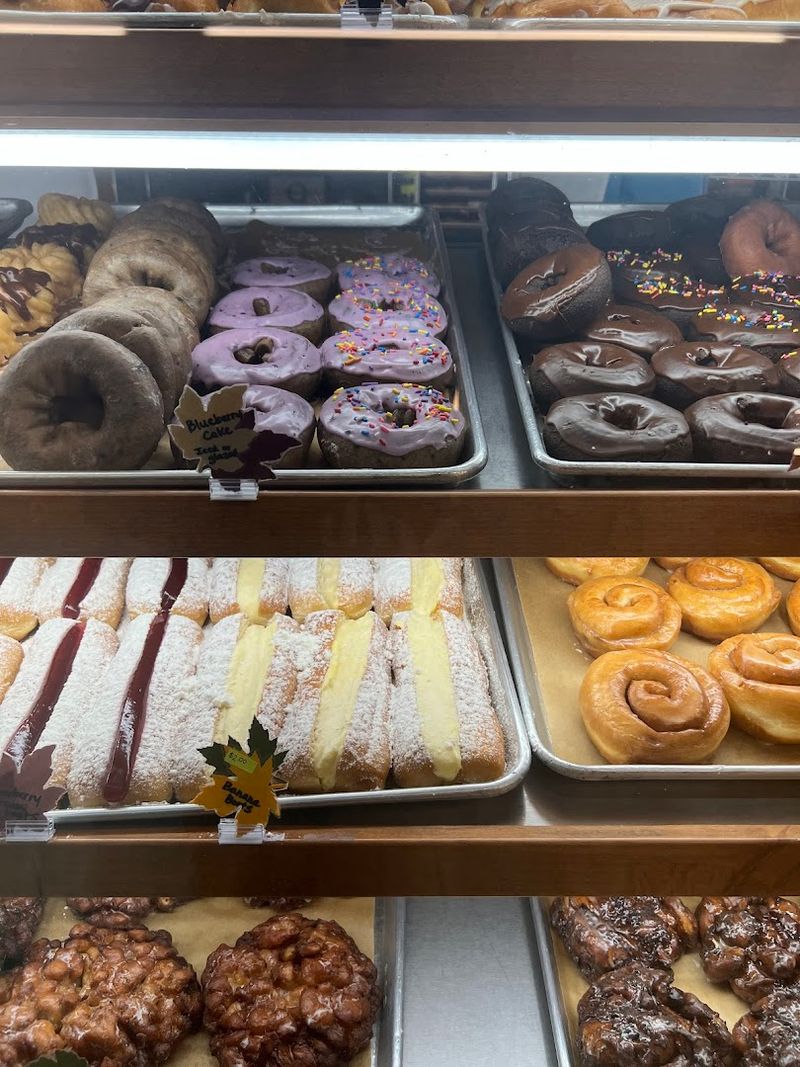 The Famous Donuts That Draw Weekday Crowds