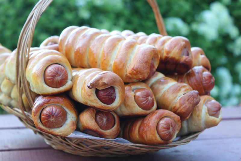 What Makes a Klobasnek Different From a Kolache