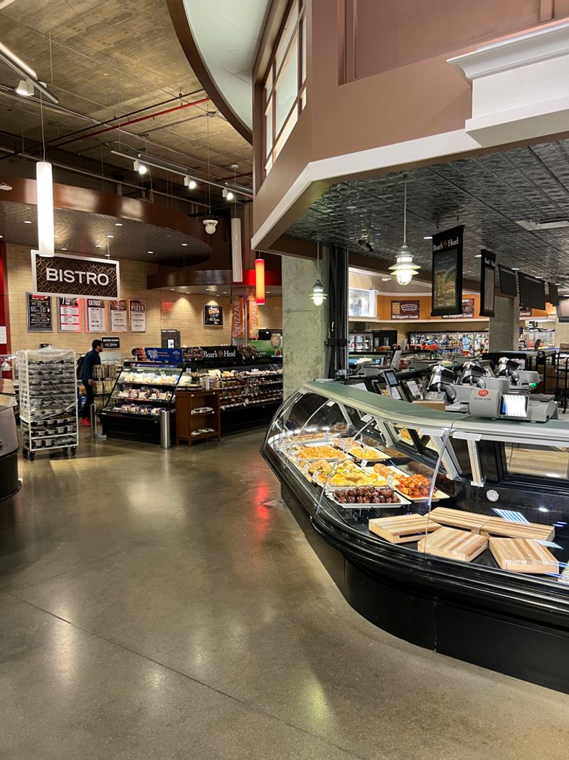 A Bistro Inside a Grocery Store That Actually Delivers