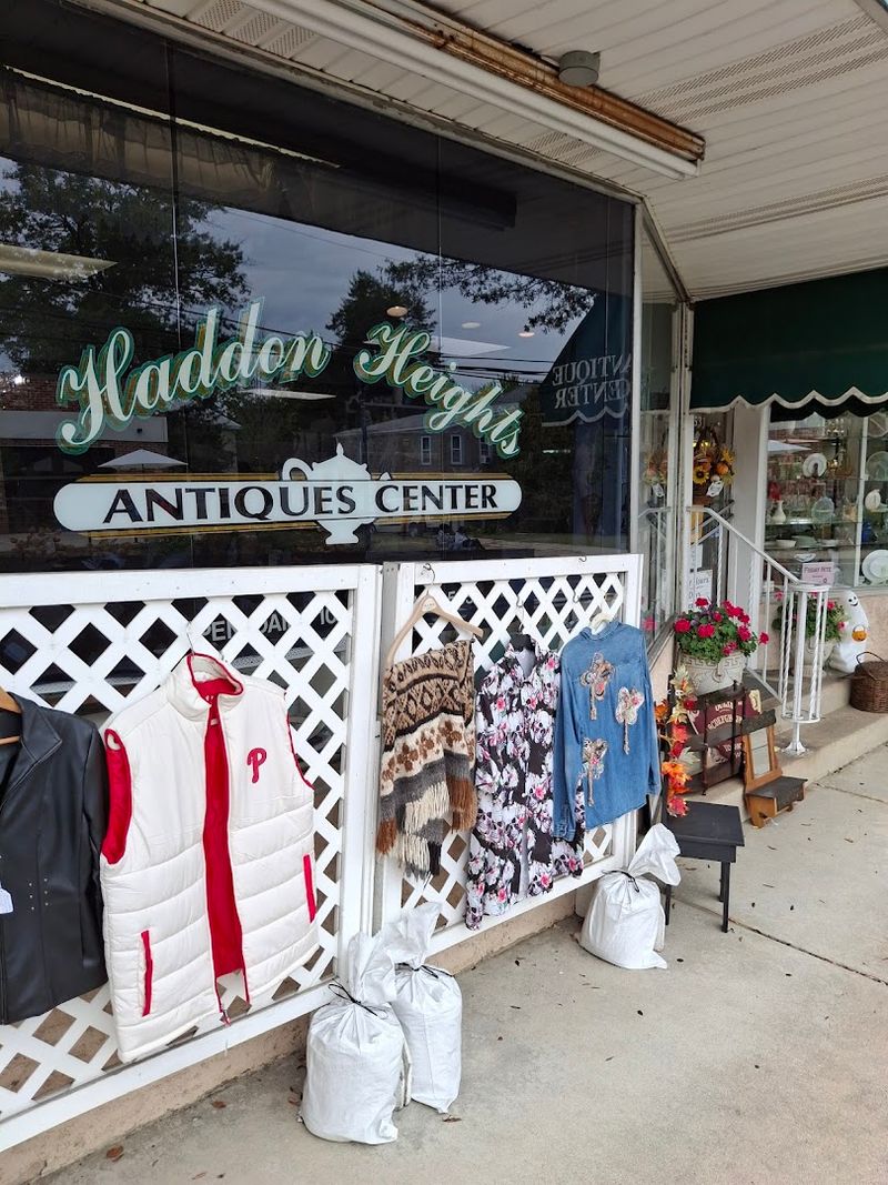 A Store That Defies Its Exterior