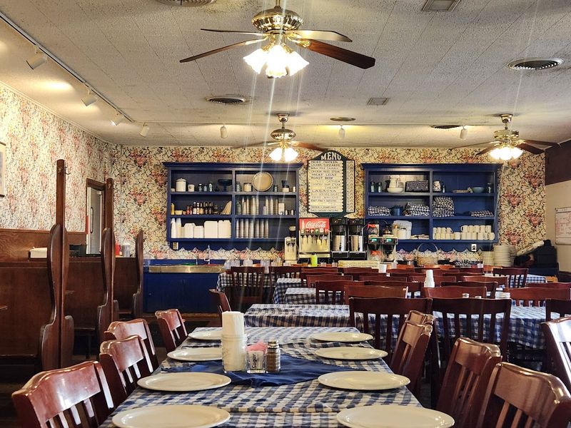 The Pie Rotation That Keeps Regulars Grinning