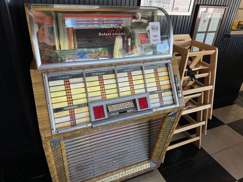 The Jukebox That Plays Real Records
