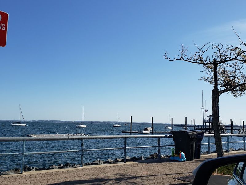 Raritan Bay Views That Actually Stop You Mid-Bite