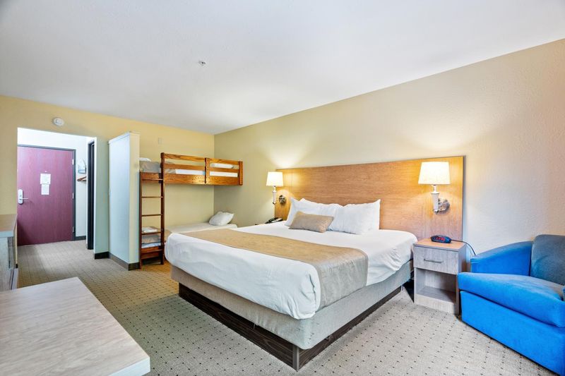153 Rooms And Suites With Complimentary Breakfast Included