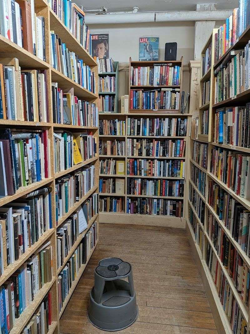 The Multi-Room Layout That Turns Browsing Into an Adventure