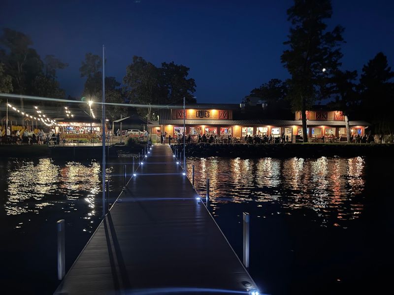 Live Music and a Lakeside Vibe