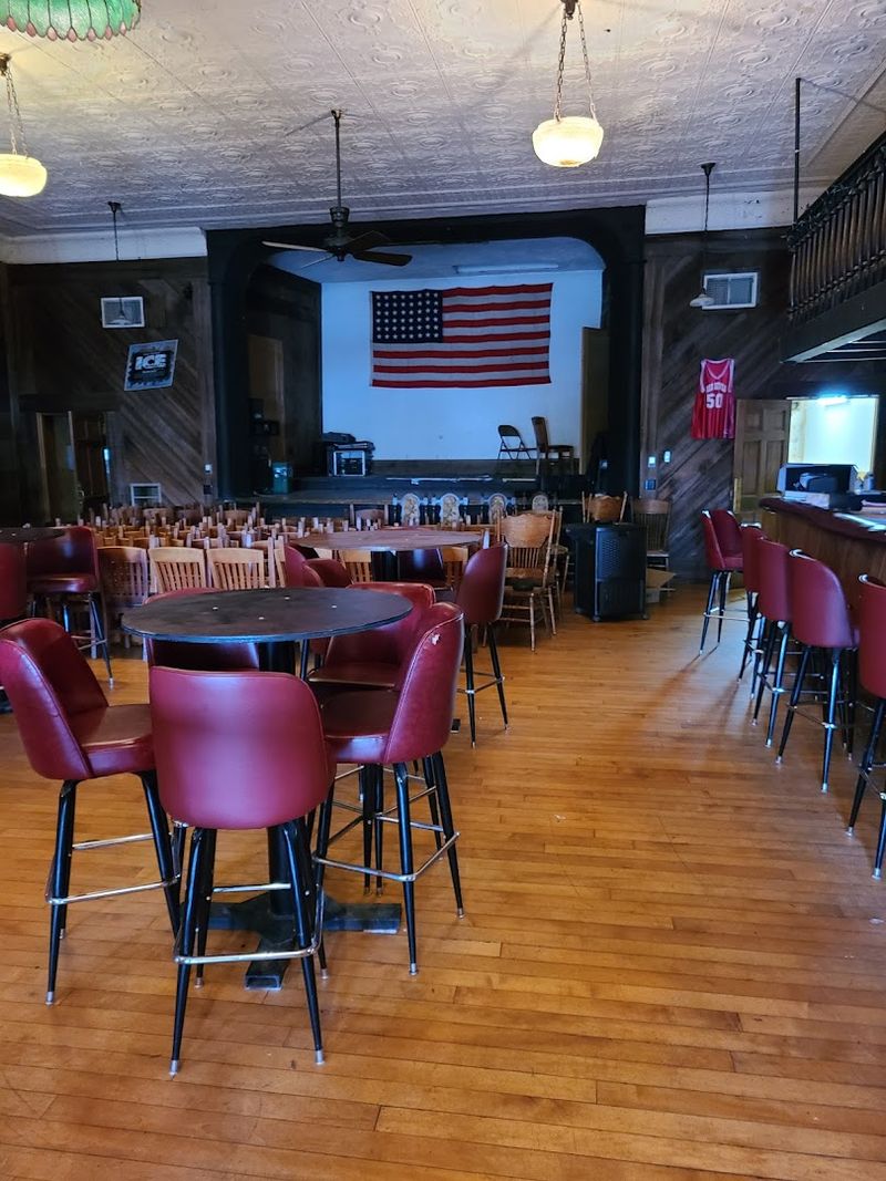 Live Music on Friday Nights and a Community Spirit Worth Feeling