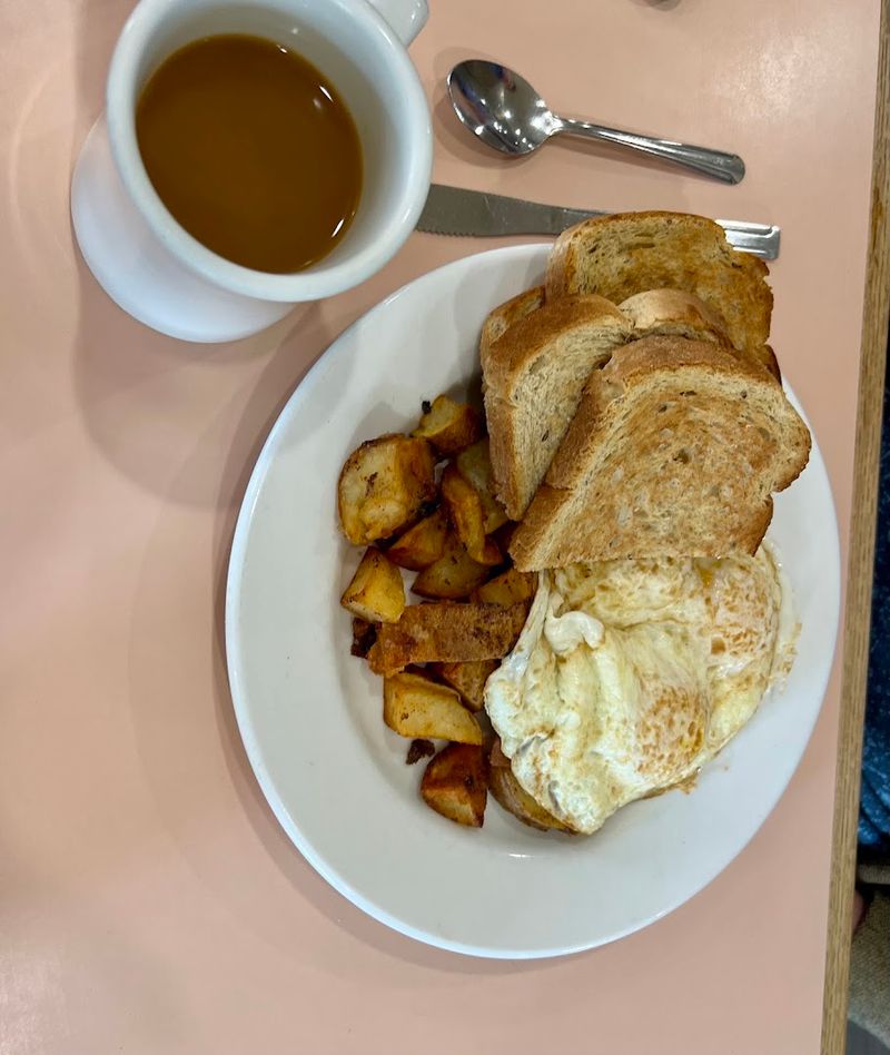 All-Day Breakfast Served With Family Warmth