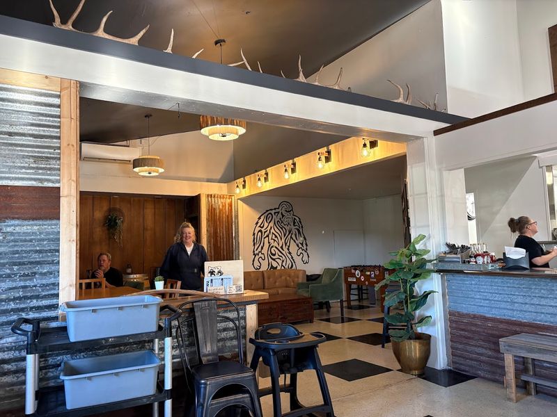 The Atmosphere That Keeps Regulars Coming Back Weekly