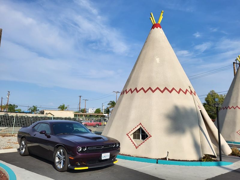 Classic Cars Parked Beside A Mid-Century Roadside Icon