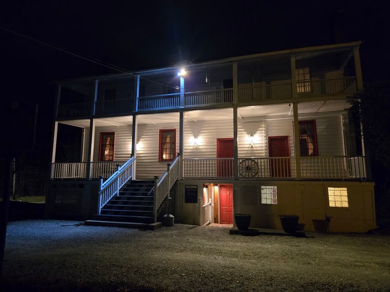 Evening Hours That Turn Dinner Into a Proper Night Out