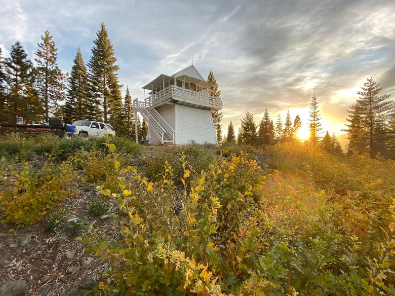 A Historic 1931 Lookout Above The Sacramento Canyon