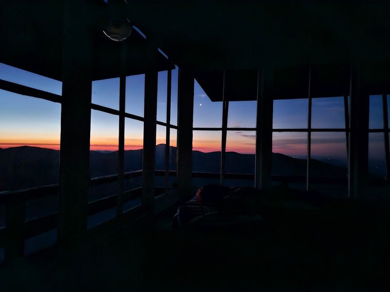 A Cozy Cabin That Sleeps A Small Group