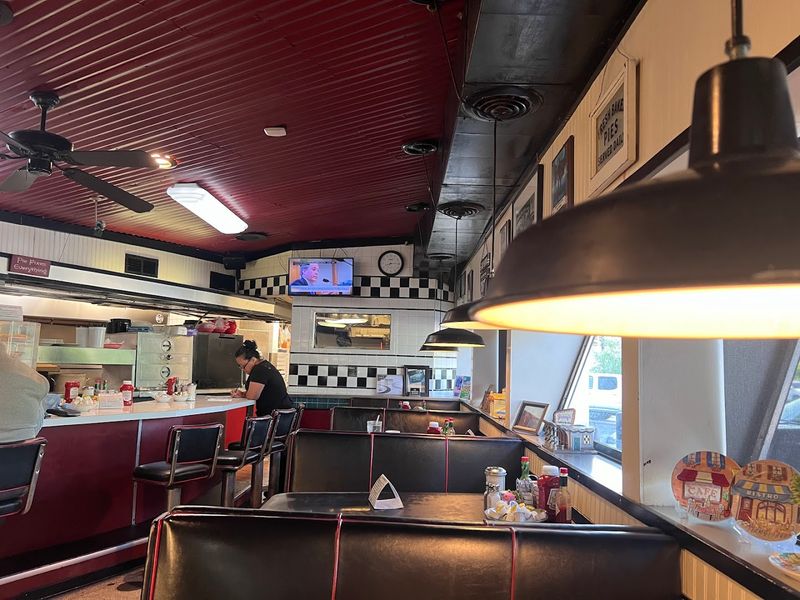 Stepping Into the Atmosphere of a Genuine 1950s Diner
