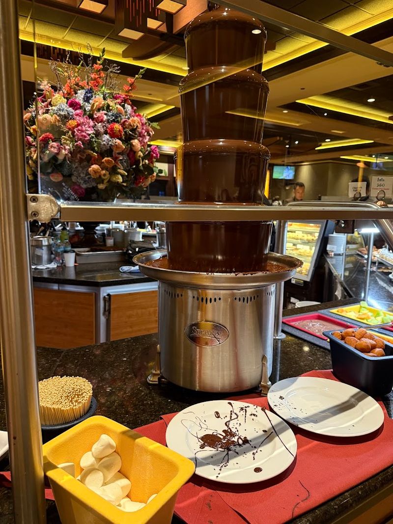 The Buffet Buzz That Keeps It Popular