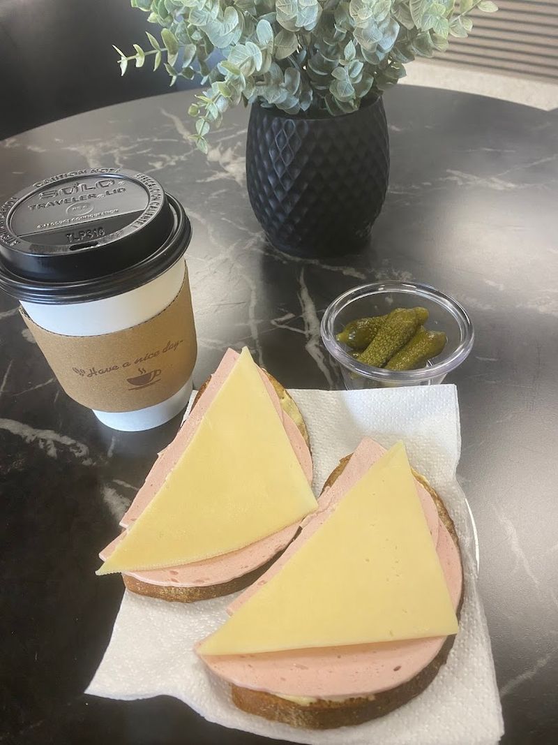 Warm Snacks, Lunch Options, and Comforting Ready-to-Eat Meals