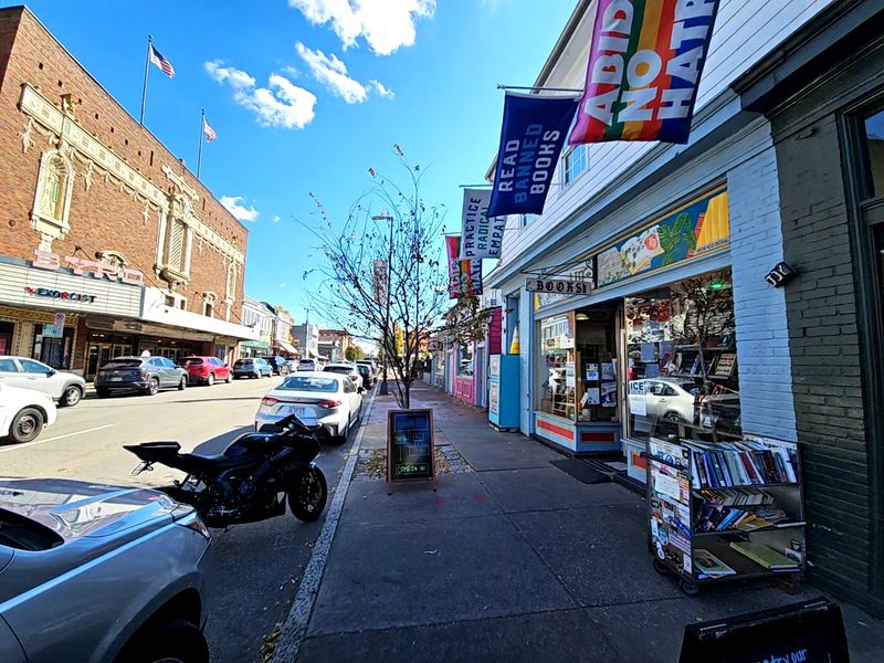 Plan Your Visit to 2913 W Cary St and Prepare to Stay Awhile