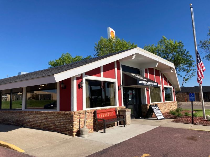 Hometown Diners and Local Eats: Real Food, Real People