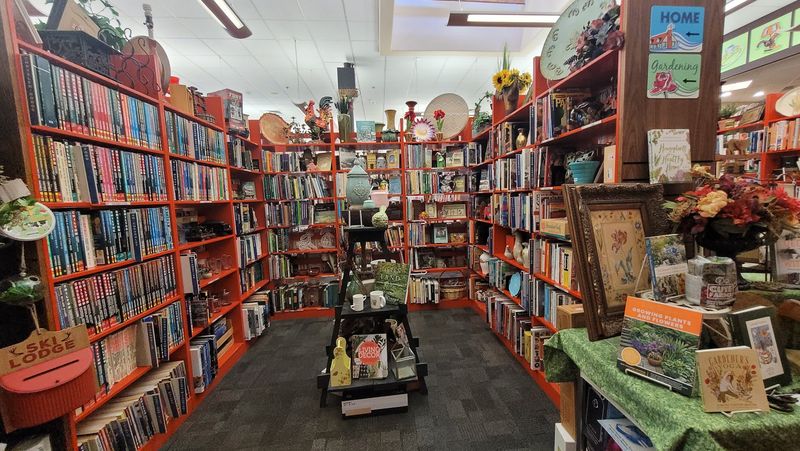 A Community Hub For Book Lovers And Pet Owners