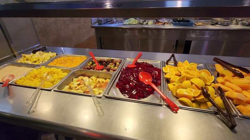 A Lively Buffet Display That Bridges Both Worlds