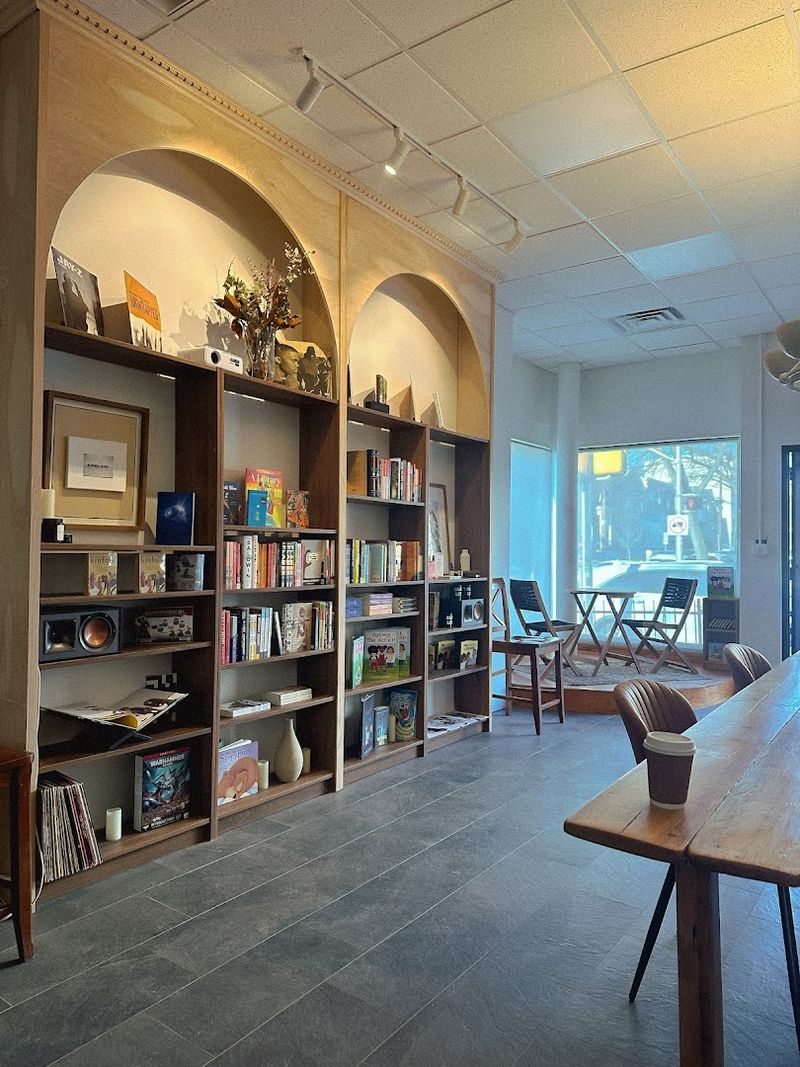 Àbák?? Books & Cafe