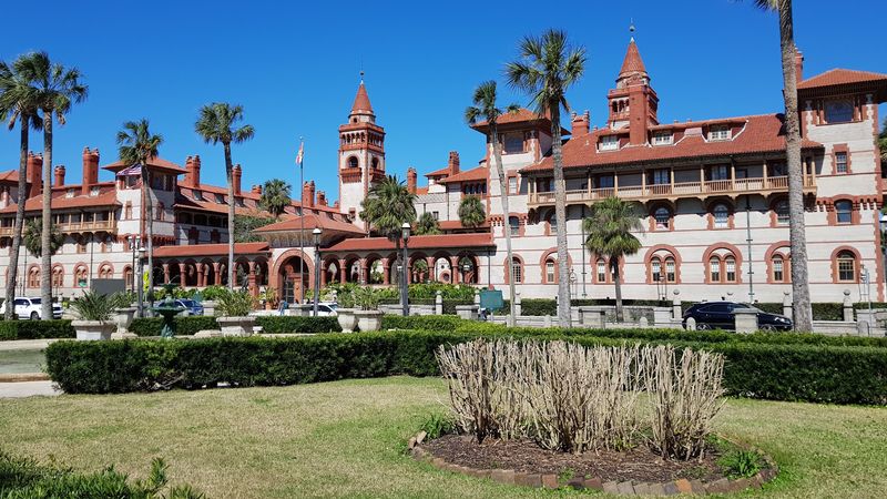 Live Entertainment That Keeps the Energy Going