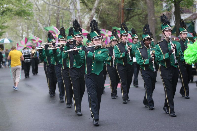 Live Entertainment: Music and Performances That Set the Mood