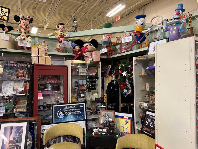 Universal Studios Memorabilia Mixed Throughout