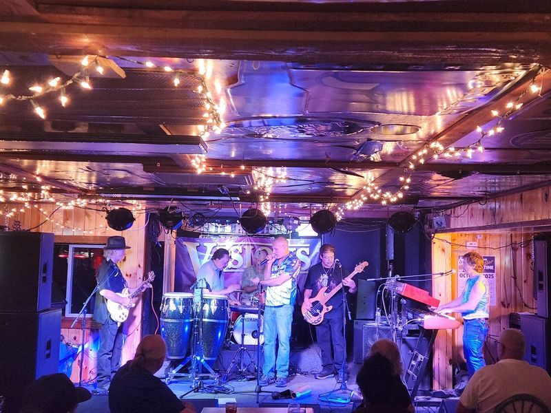 Live Music That Fills the Room With Real Energy