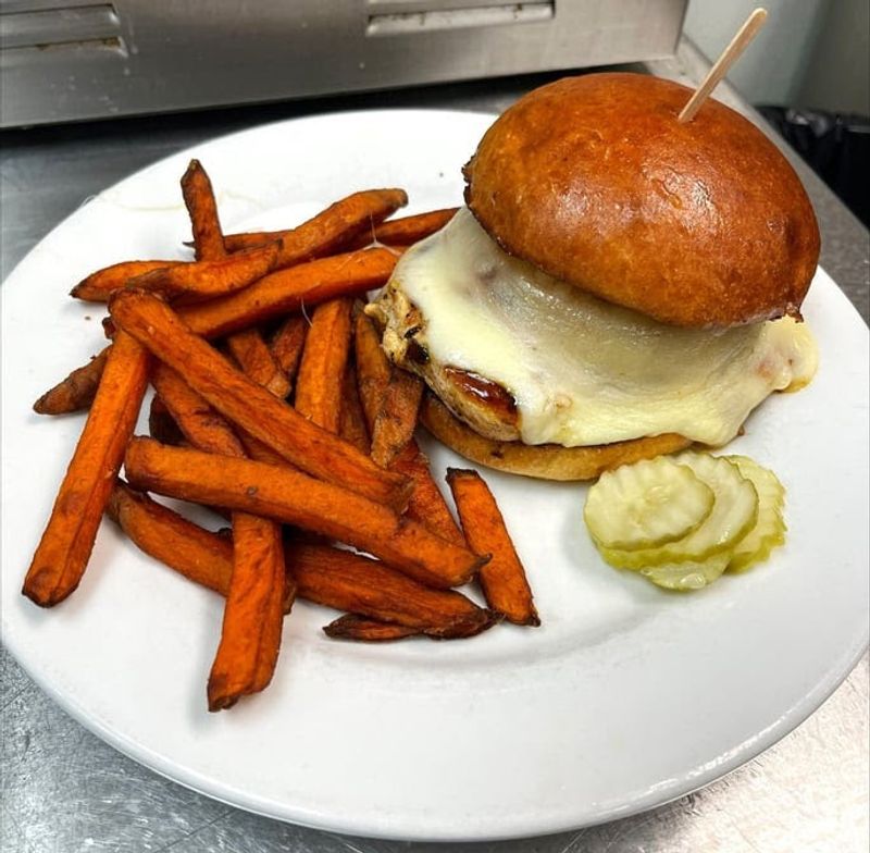 The Atmosphere That Makes You Forget to Check Your Phone